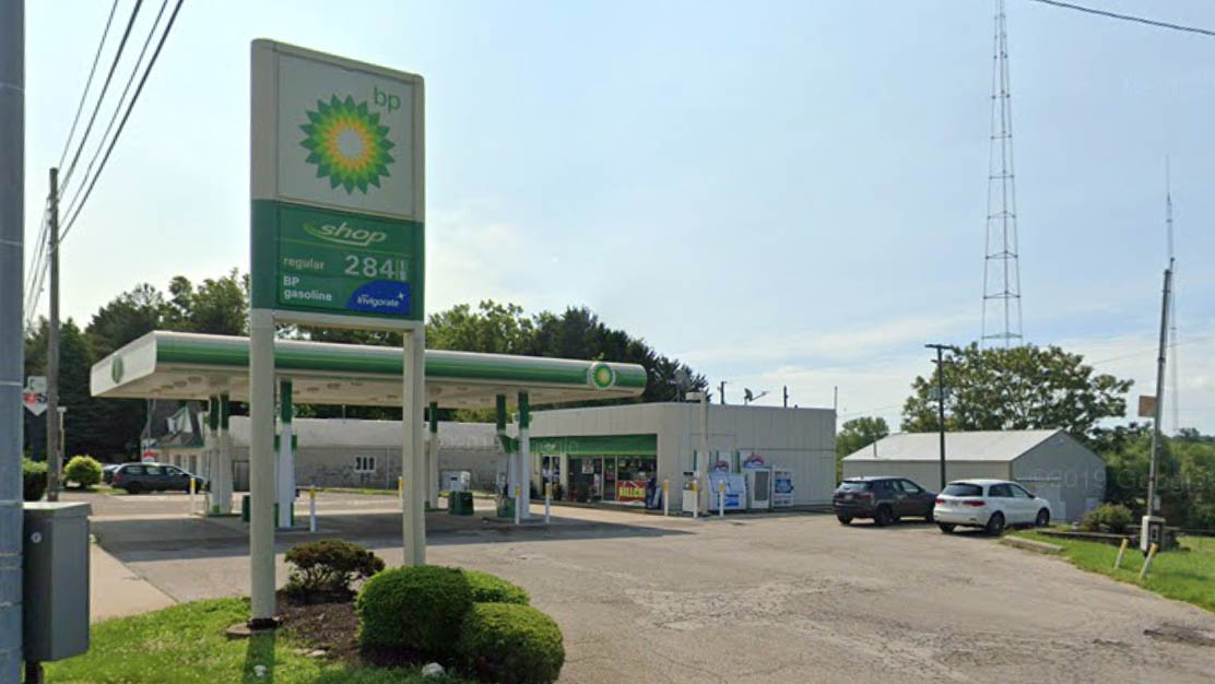 Wooster Ohio Marathon Gas Station Barons Bus